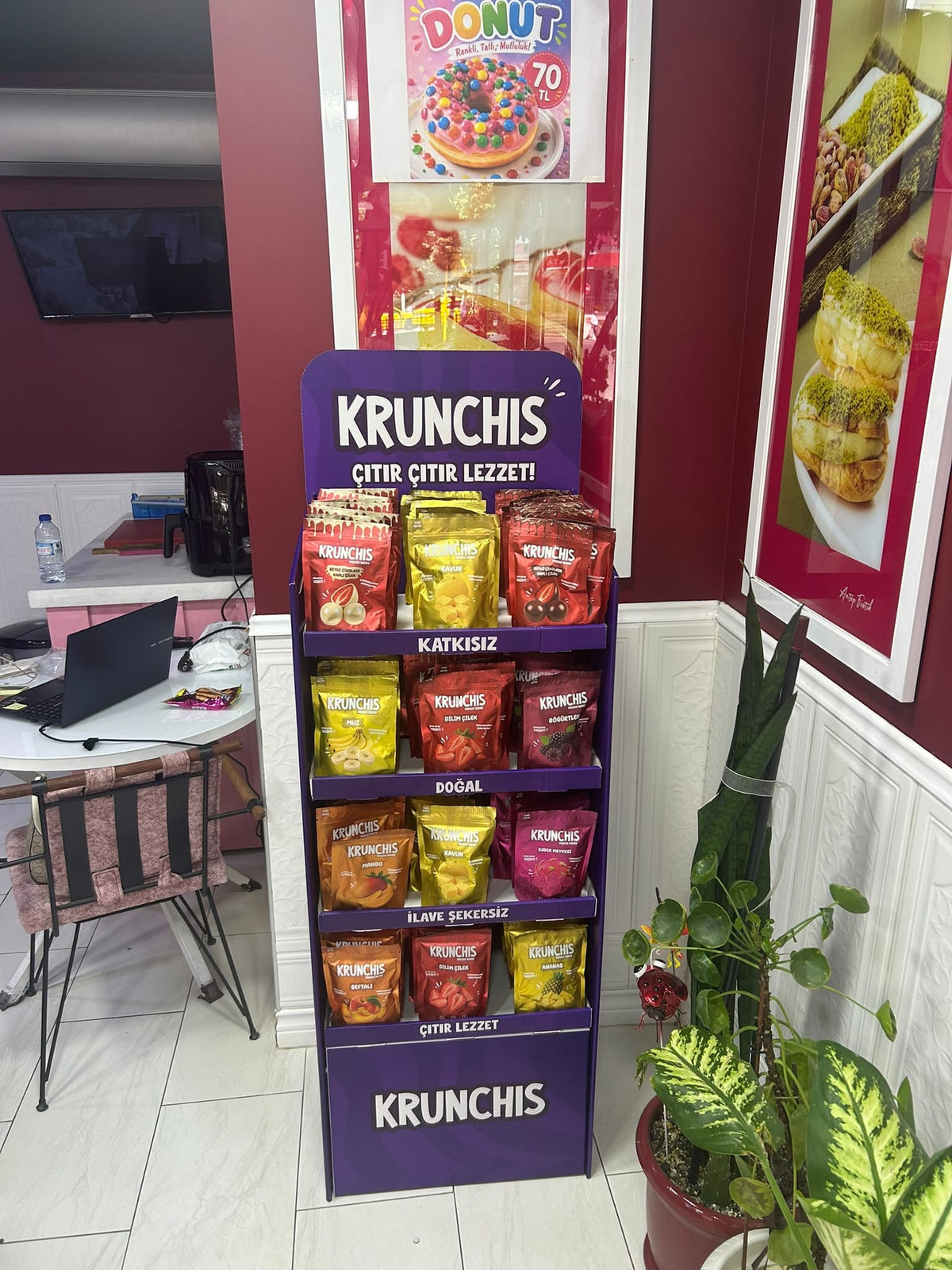 Krunchis ürün standı